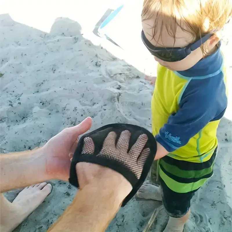 1 PCS Blue Children's Beach Sand Removal Gloves For Removing Sand From Baby's Body Sand Removal Gloves For Playing With Sand
1 PCS Blue Children's Beach Sand Removal Gloves For Removing Sand From Baby's Body Sand Removal Gloves For Playing With Sand