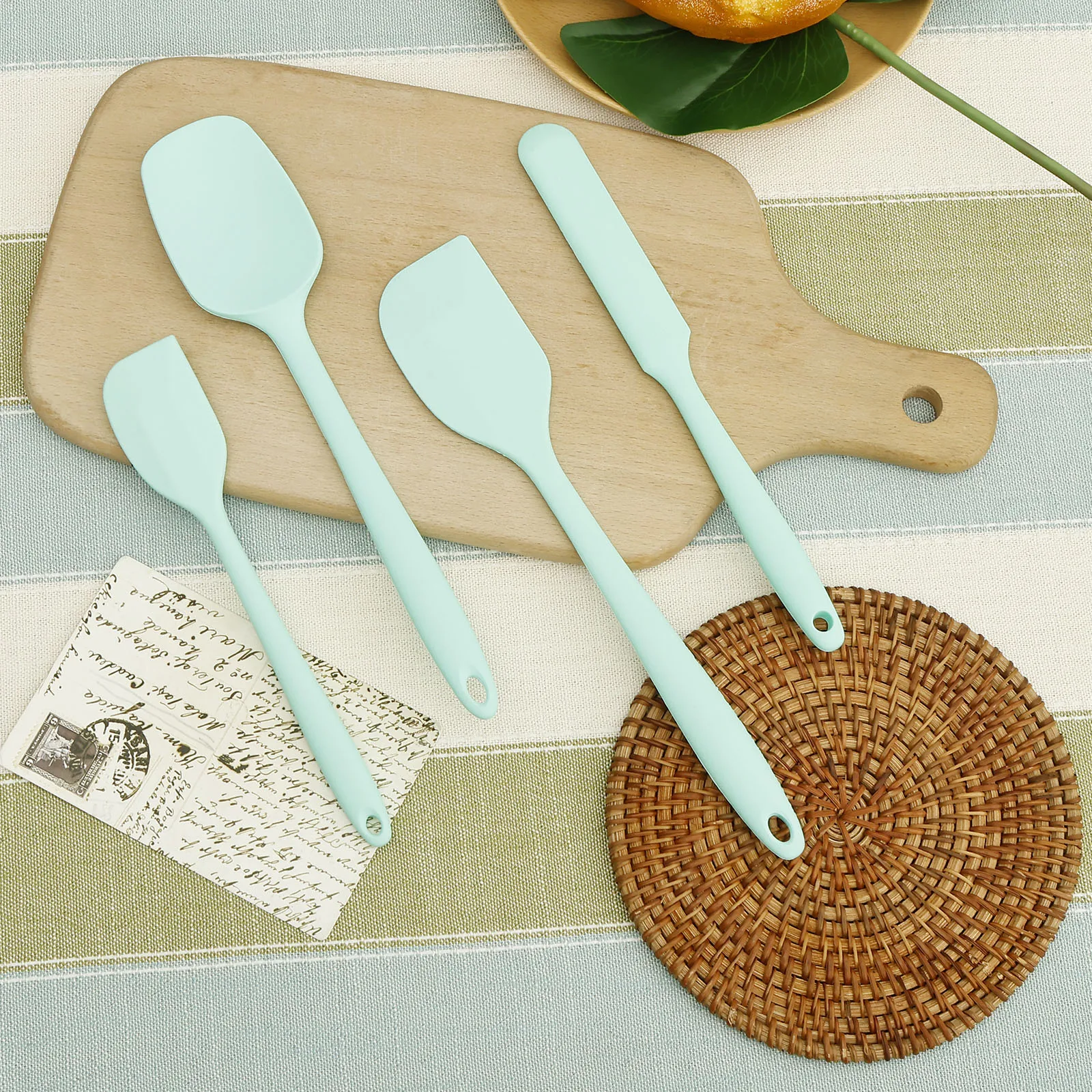 8Pcs Silicone Cooking Spatula Set with Nonslip Handle 4 Shapes Heat Resistant Spatula Kitchen Usentils for Cooking Mixing Baking
8Pcs Silicone Cooking Spatula Set with Nonslip Handle 4 Shapes Heat Resistant Spatula Kitchen Usentils for Cooking Mixing Baking