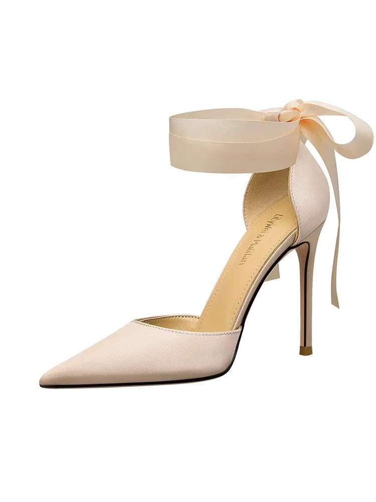 High-heeled sandals summer new pointed silk ribbon waterproof table shoes banquet large size small size widened women's shoes
High-heeled sandals summer new pointed silk ribbon waterproof table shoes banquet large size small size widened women's shoes