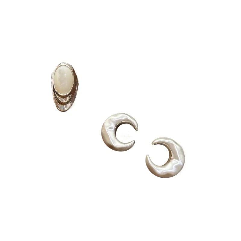 Niche design silver brushed crescent earrings temperament simple high-end moon earrings
Niche design silver brushed crescent earrings temperament simple high-end moon earrings