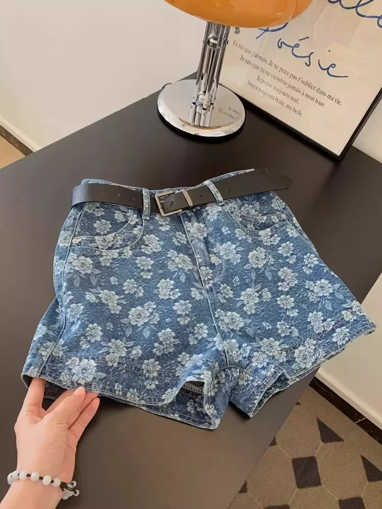 Retro Floral Print High Waist Wide Leg Jeans Shorts Women's Summer Fashion Slimming Hot Pants Casual Denim Blue Outerwear
Retro Floral Print High Waist Wide Leg Jeans Shorts Women's Summer Fashion Slimming Hot Pants Casual Denim Blue Outerwear