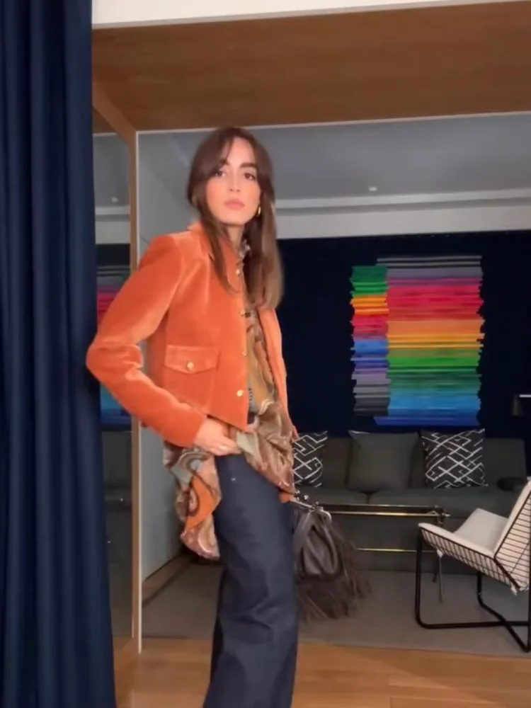 Chic Solid Women Velvet Short Jacket Fashion Single Breasted Full Sleeve Pocket Loose Jackets 2025 New Lady High Street Wear
Chic Solid Women Velvet Short Jacket Fashion Single Breasted Full Sleeve Pocket Loose Jackets 2025 New Lady High Street Wear