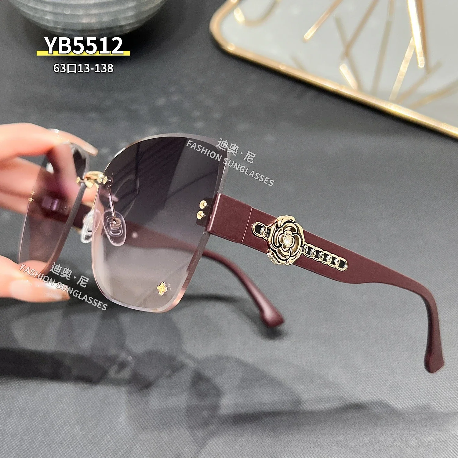 2025 New! Fashion Frameless Plain Light Luxury Sunglasses - High-end, Hot Sale on Xiaohongshu Live Stream
2025 New! Fashion Frameless Plain Light Luxury Sunglasses - High-end, Hot Sale on Xiaohongshu Live Stream