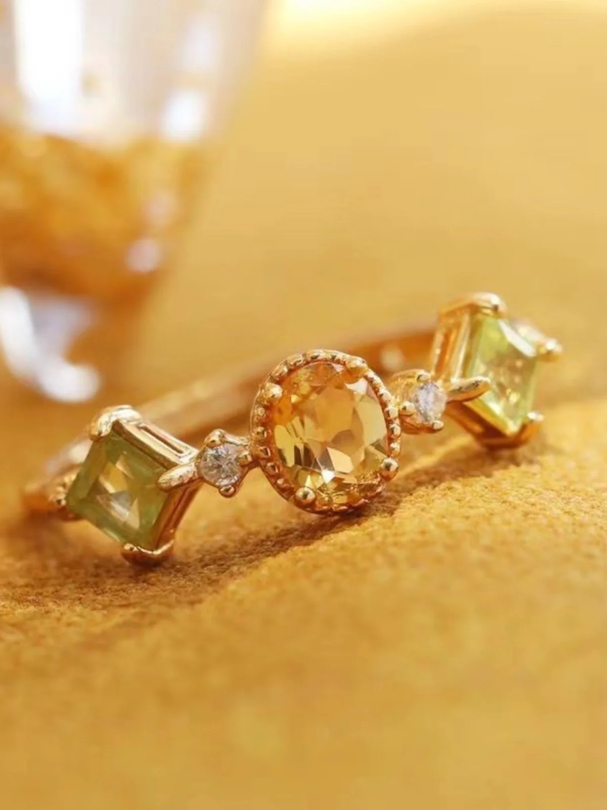 Yellow Crystal Olive Stone Ring for Women Golden Plated Vintage Luxury Open Hand Ring Faionable Jewelry Daily Wear
Yellow Crystal Olive Stone Ring for Women Golden Plated Vintage Luxury Open Hand Ring Faionable Jewelry Daily Wear