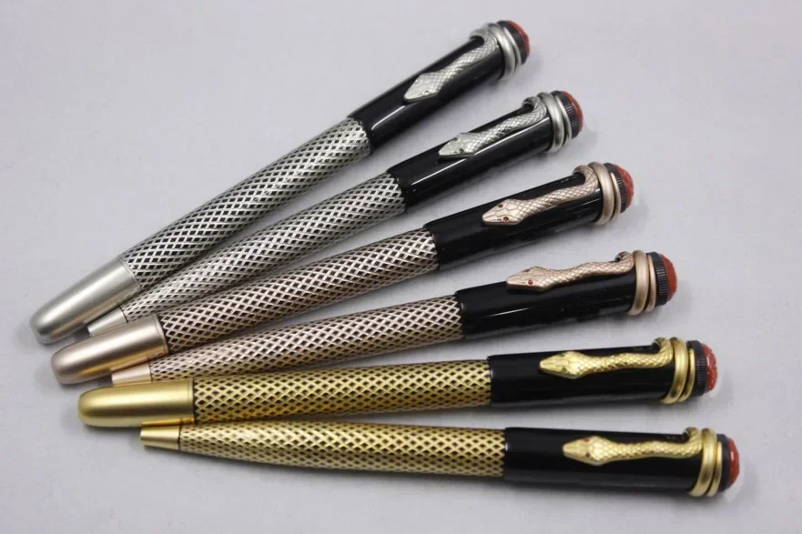 High Quality Metal Ballpoint Pen Inlay Snake Clip Caneta Roller Ball Pens for Writing Business Office Accessories
High Quality Metal Ballpoint Pen Inlay Snake Clip Caneta Roller Ball Pens for Writing Business Office Accessories
