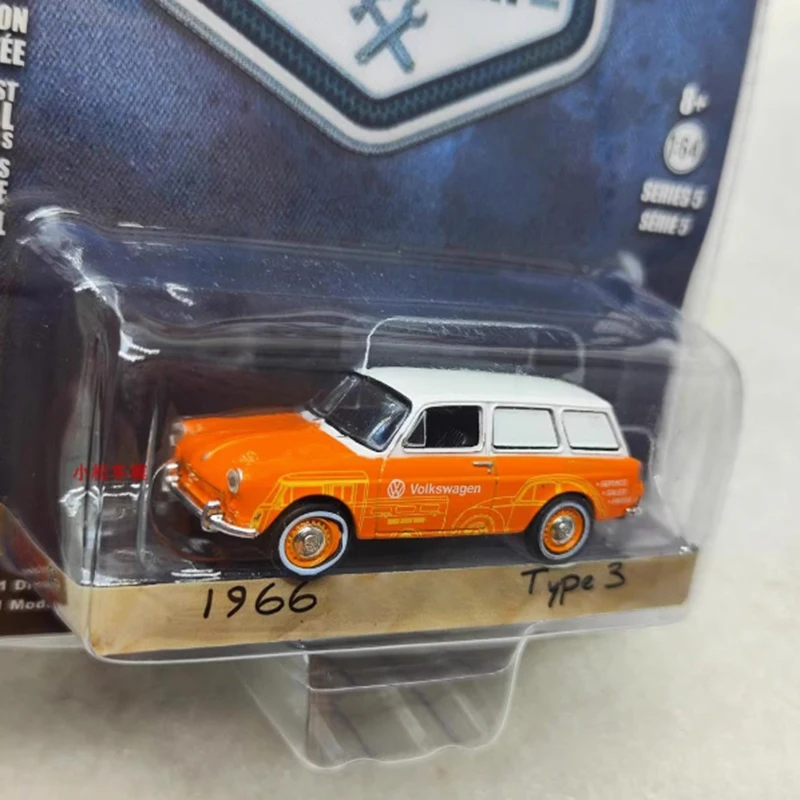 Greenlight масштаб 1:64 1966 VW Type 3 фургон из сплава, имитация модели автомобиля, статическая коллекция, украшенные праздничные игрушки, сувенирный подарок
Greenlight масштаб 1:64 1966 VW Type 3 фургон из сплава, имитация модели автомобиля, статическая коллекция, украшенные праздничные игрушки, сувенирный подарок
