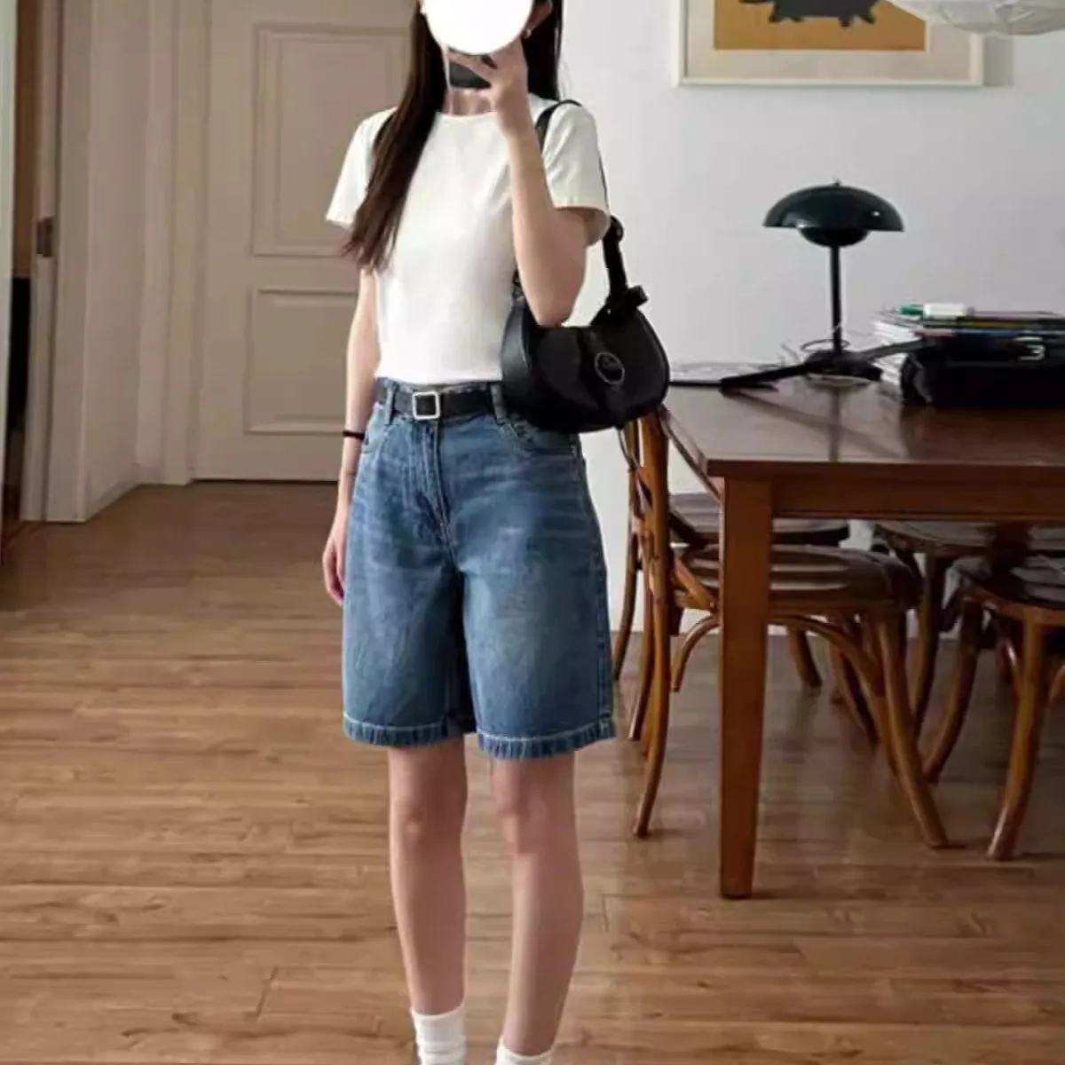 Retro American Washed Five-Point Denim Shorts Women's High Waist Hip Concealing Slimming Small Size Versatile A-Line Wide Leg...
Retro American Washed Five-Point Denim Shorts Women's High Waist Hip Concealing Slimming Small Size Versatile A-Line Wide Leg...