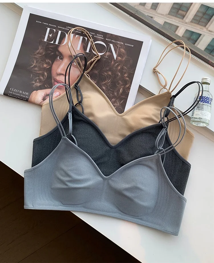 Fine double straps non-marking triangle cup bras rabbit ears back underwear female small breasts thin lingerie
Fine double straps non-marking triangle cup bras rabbit ears back underwear female small breasts thin lingerie
