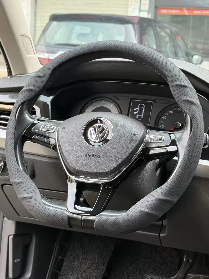 SAMYA2026 Napa Leather D-Shaped Steering Wheel Cover Car Accessory Non-Slip Four Seasons Universal Lightweight Breathable Wear-R
SAMYA2026 Napa Leather D-Shaped Steering Wheel Cover Car Accessory Non-Slip Four Seasons Universal Lightweight Breathable Wear-R