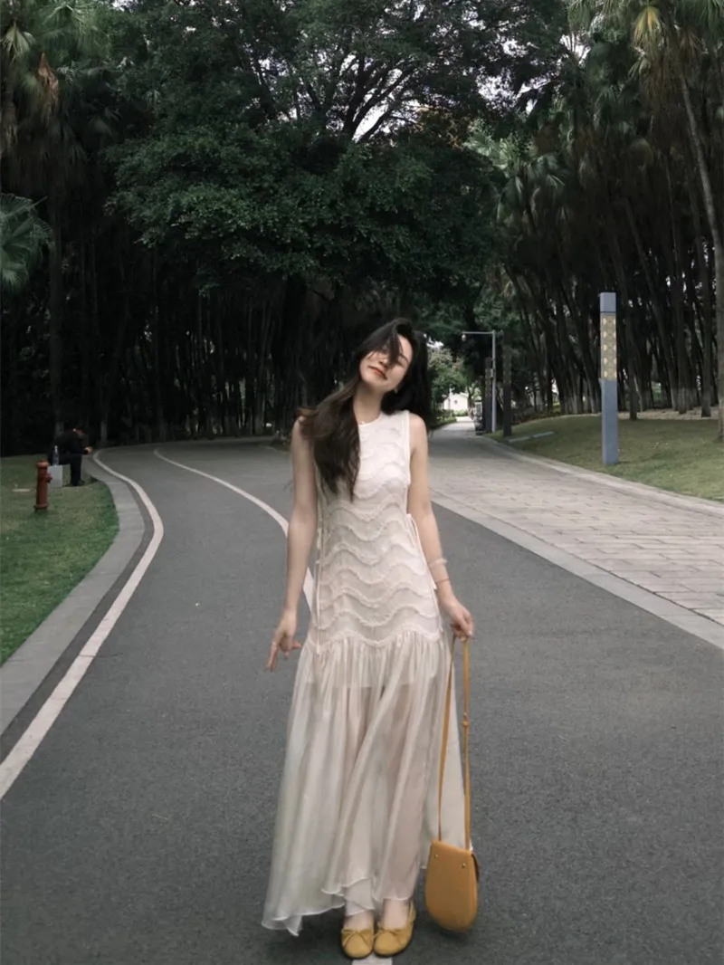 Elegant Spliced Mesh Sleeveless Dress Unique Beautiful Holiday Style Slimming Waist A-Line Long Summer Dress Fairy Skirt
Elegant Spliced Mesh Sleeveless Dress Unique Beautiful Holiday Style Slimming Waist A-Line Long Summer Dress Fairy Skirt