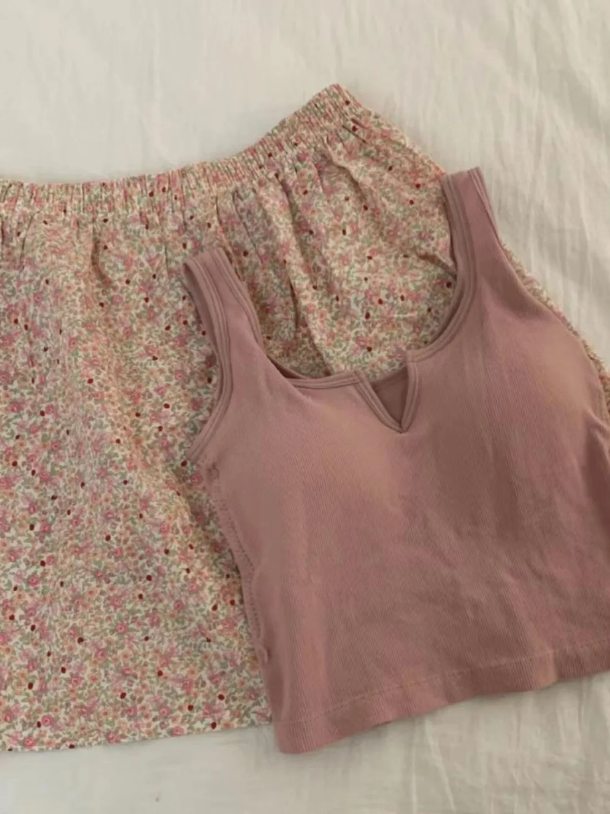 Sweet Pure Cotton Summer Sleepwear Women's Strap Nightgown And Plaid Shorts Home Clothes Set Outerwear Comfortable Breathable
Sweet Pure Cotton Summer Sleepwear Women's Strap Nightgown And Plaid Shorts Home Clothes Set Outerwear Comfortable Breathable