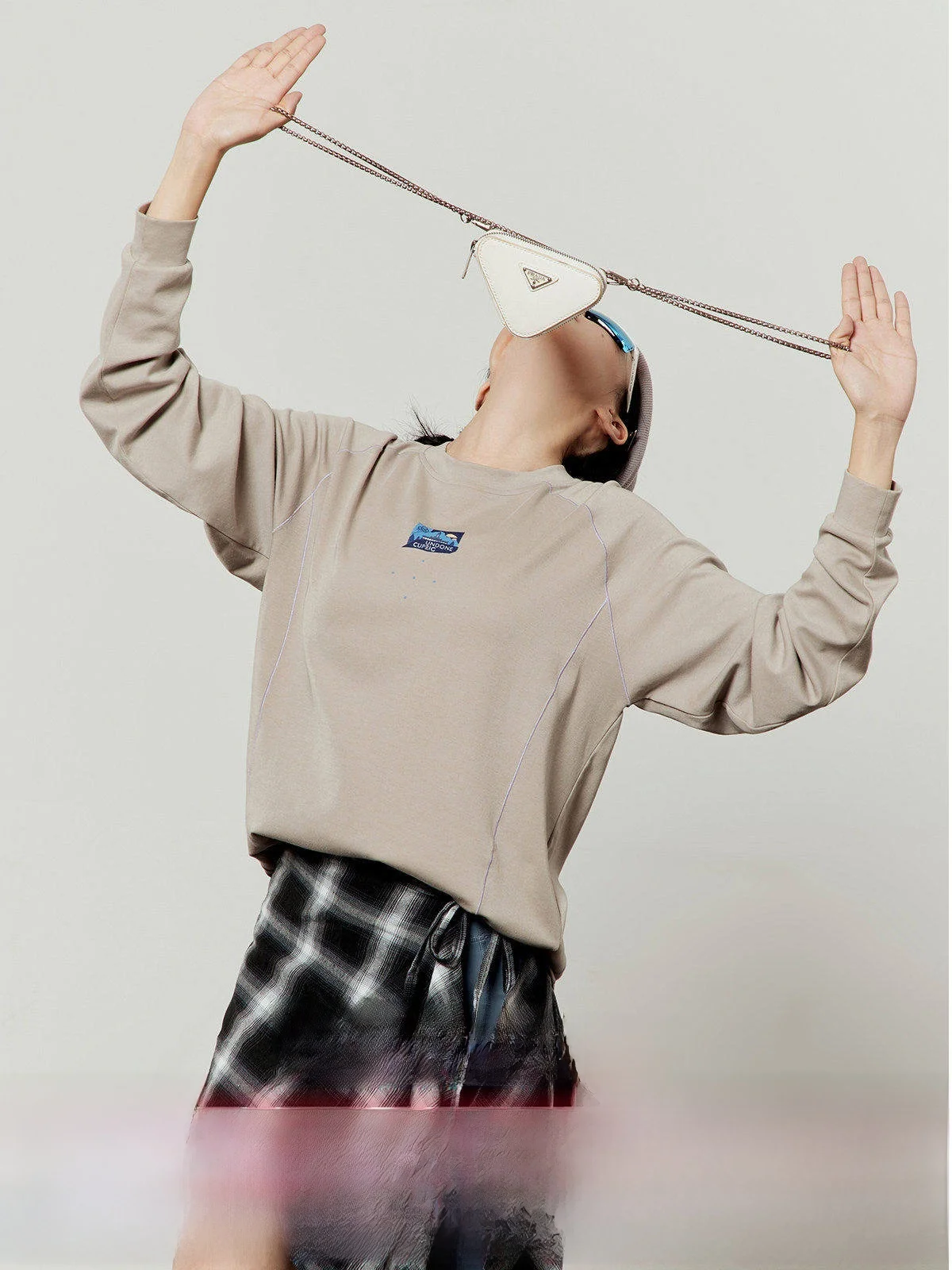 Женская футболка Blue adow с длинным рукавом, дышащая, влагоотводящая, свободного кроя, в американском стиле, с круглым вырезом, на осень 2025 года
Женская футболка Blue adow с длинным рукавом, дышащая, влагоотводящая, свободного кроя, в американском стиле, с круглым вырезом, на осень 2025 года