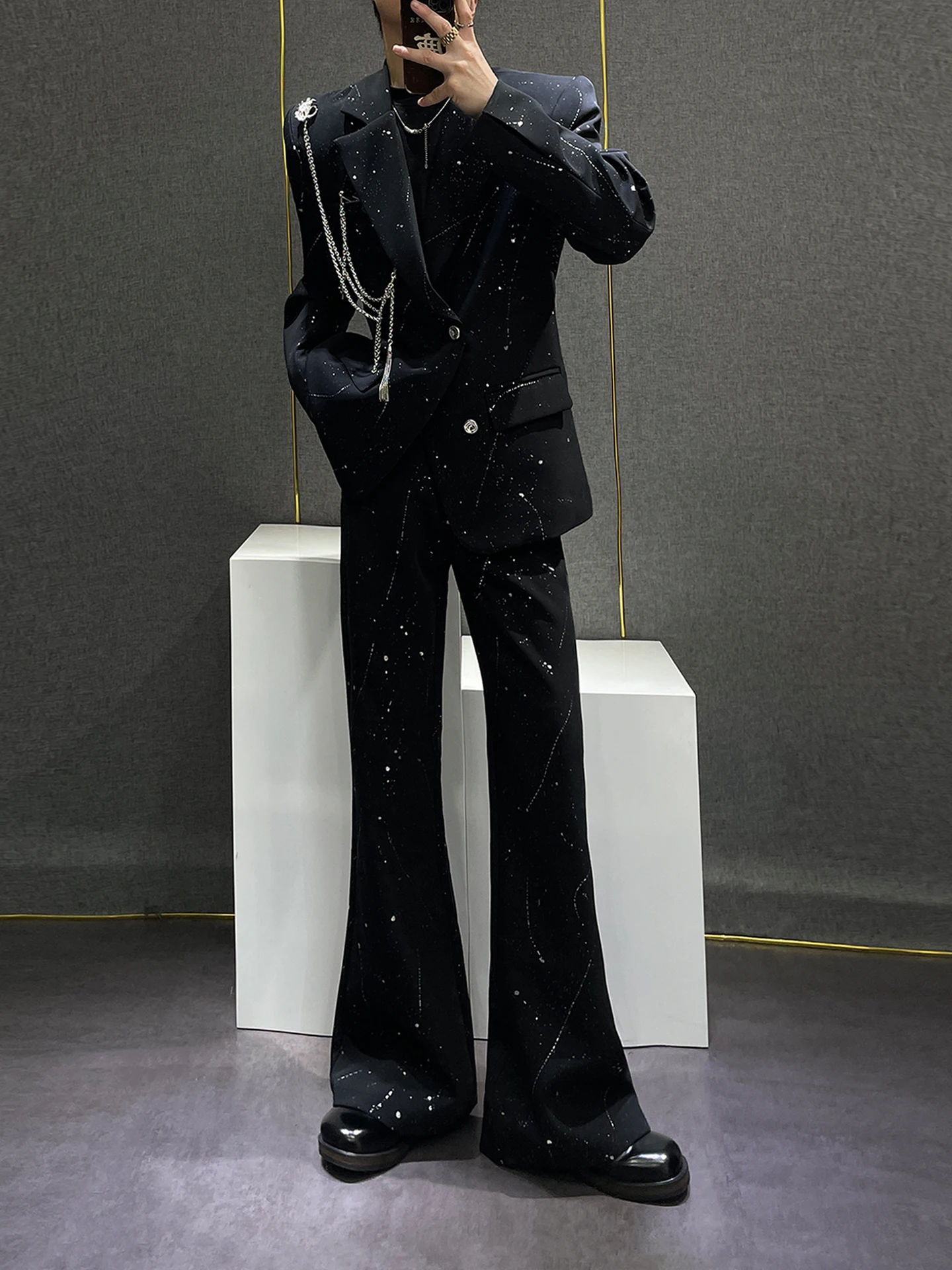 Мужской пиджак свободного кроя с цепочкой, модный городской стиль, повседневная осенняя верхняя одежда, на двух пуговицах, однотонный
Мужской пиджак свободного кроя с цепочкой, модный городской стиль, повседневная осенняя верхняя одежда, на двух пуговицах, однотонный