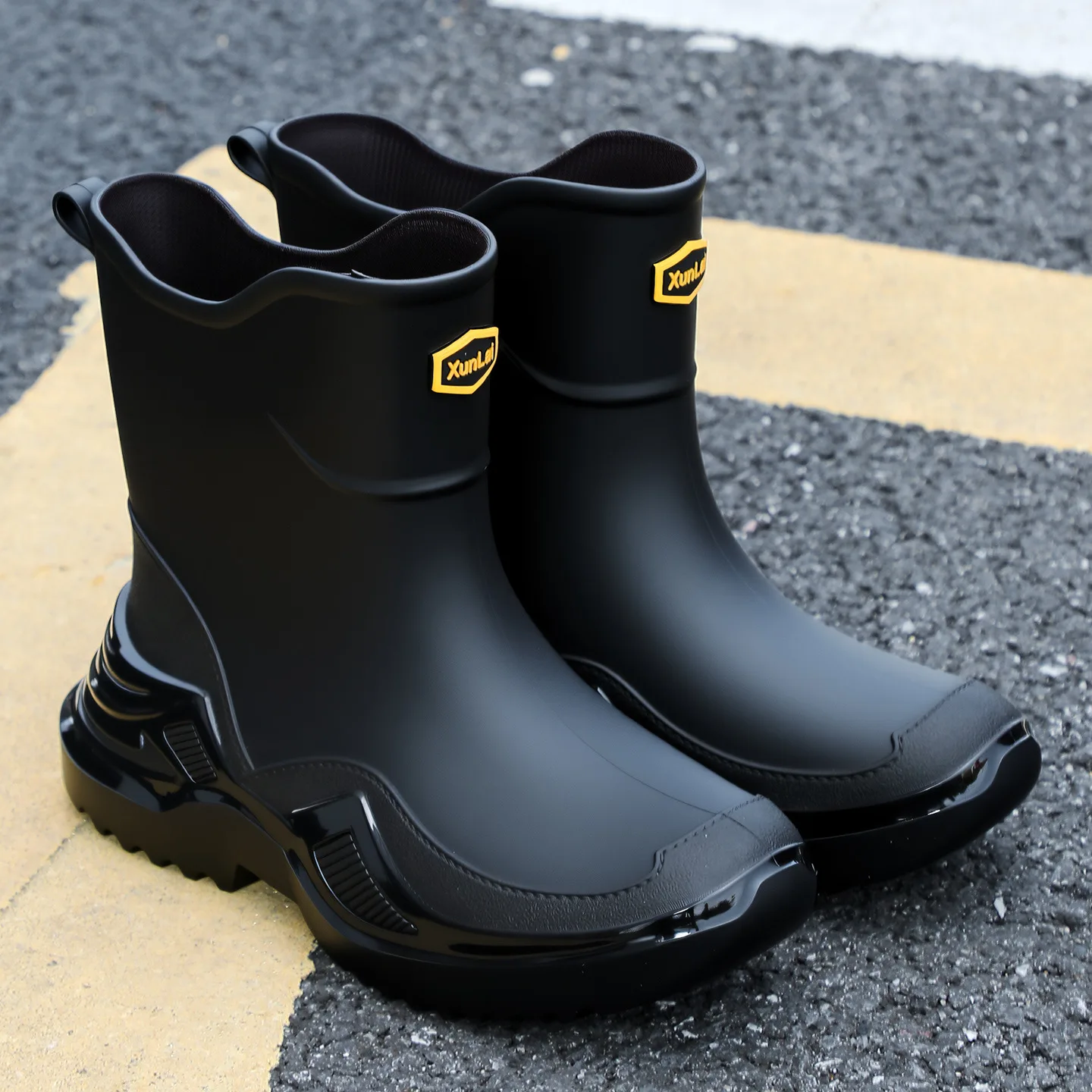 Trendy Men's Medium and Short Tube Rain Boots Outdoor Sports Rubber Shoes Thickened Widened Non-slip Comfortable Rain Boots New
Trendy Men's Medium and Short Tube Rain Boots Outdoor Sports Rubber Shoes Thickened Widened Non-slip Comfortable Rain Boots New