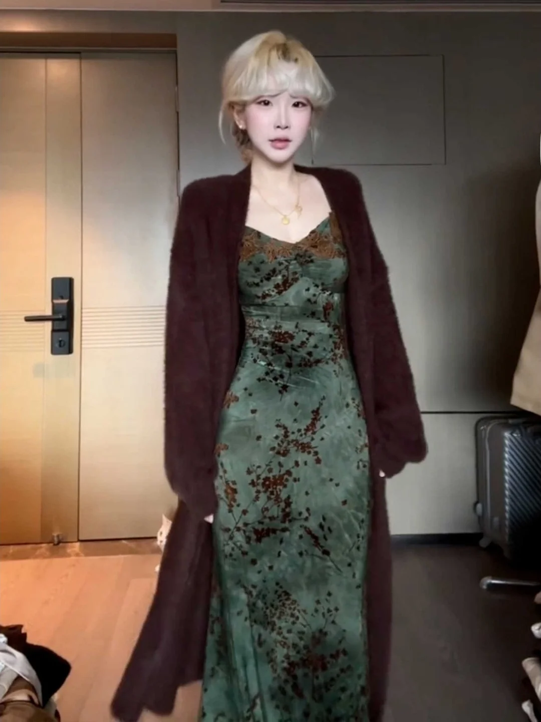 plus Size Soft Knitted Open Cardigan Vintage Lace Trimed Floral Waist Cinched Strap Dress Two Piece Set Women's Fashion Ensemble
plus Size Soft Knitted Open Cardigan Vintage Lace Trimed Floral Waist Cinched Strap Dress Two Piece Set Women's Fashion Ensemble