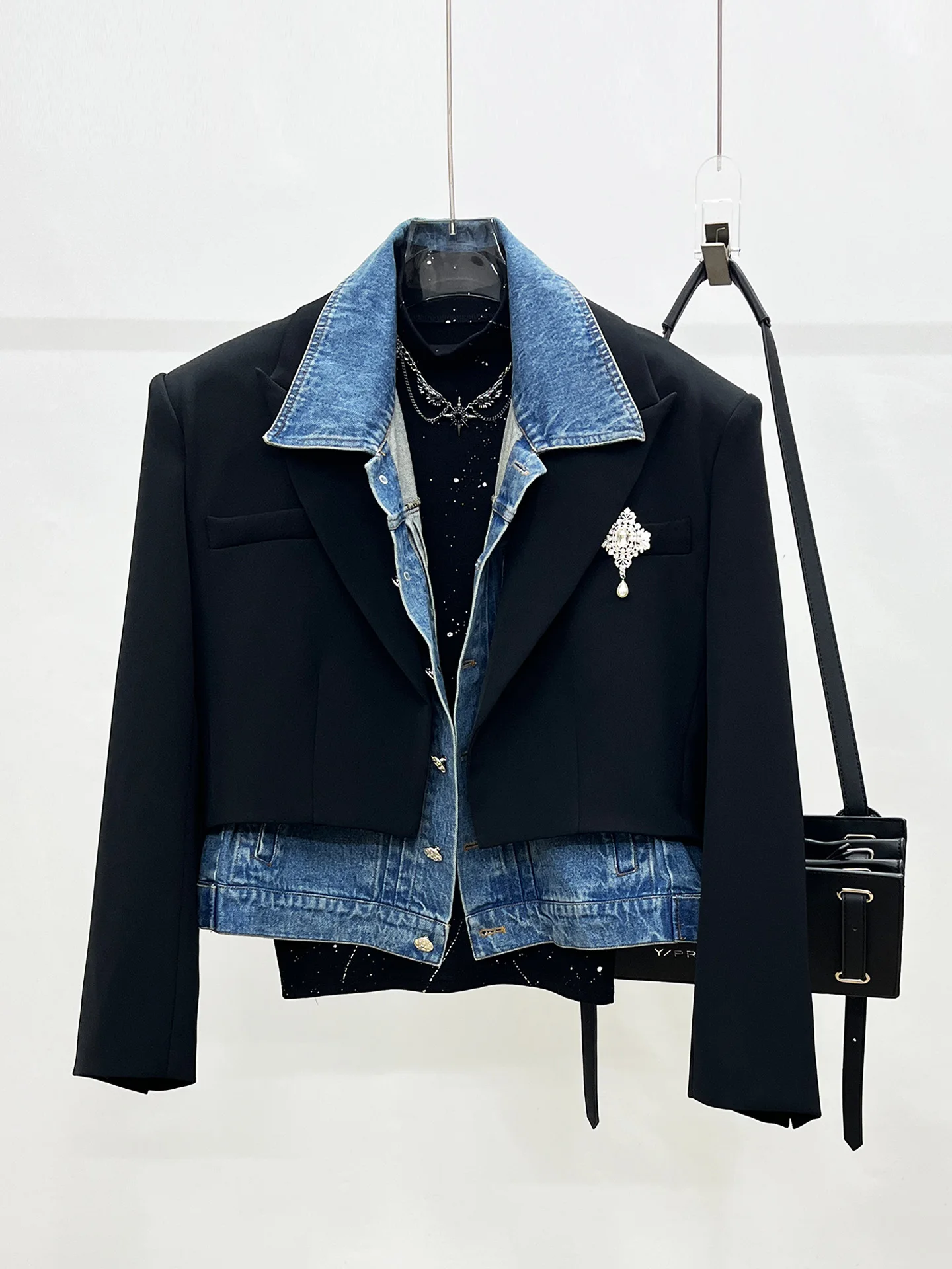 Trendy Short Jeans Style Loose Men's Jacket Youth Casual Fashion Button Decoration No Ironing Treatment Autumn Outerwear
Trendy Short Jeans Style Loose Men's Jacket Youth Casual Fashion Button Decoration No Ironing Treatment Autumn Outerwear