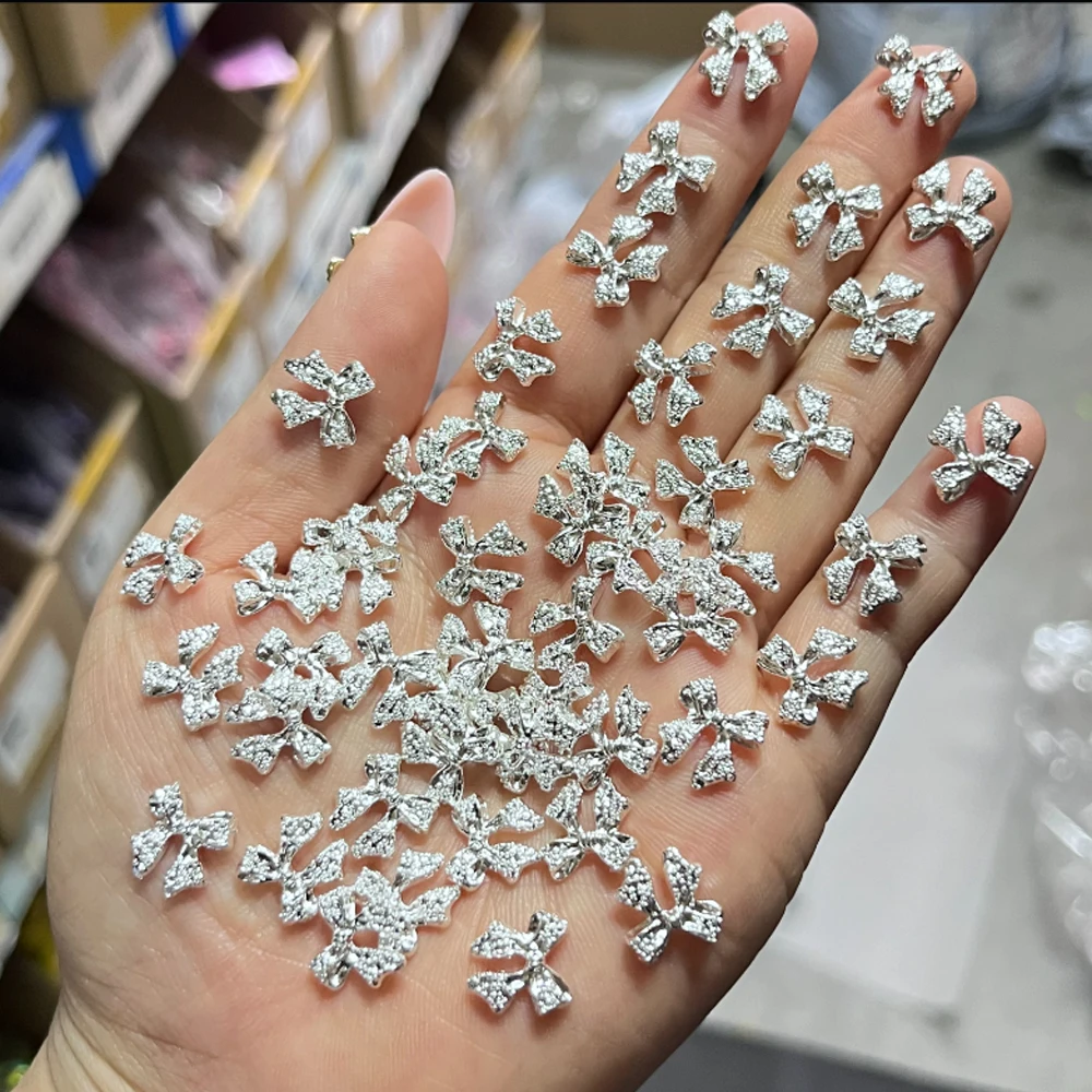 100 шт. 3D золотой/серебряный набор кавайных бантов с бриллиантами, подвески для дизайна ногтей, роскошная лента из сплава, галстук-бабочка, украшение для дизайна ногтей, принадлежности Y2K
100 шт. 3D золотой/серебряный набор кавайных бантов с бриллиантами, подвески для дизайна ногтей, роскошная лента из сплава, галстук-бабочка, украшение для дизайна ногтей, принадлежности Y2K