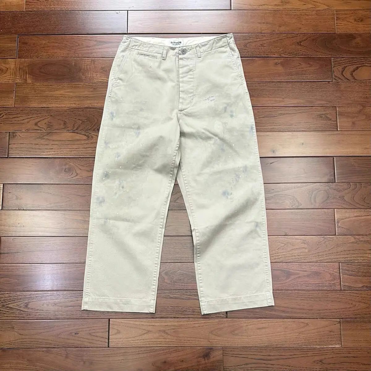 Japanese BOW M41 men's washed old ink-splashing dirty pants, Yu Wenle has the same loose tooling casual trousers
Japanese BOW M41 men's washed old ink-splashing dirty pants, Yu Wenle has the same loose tooling casual trousers