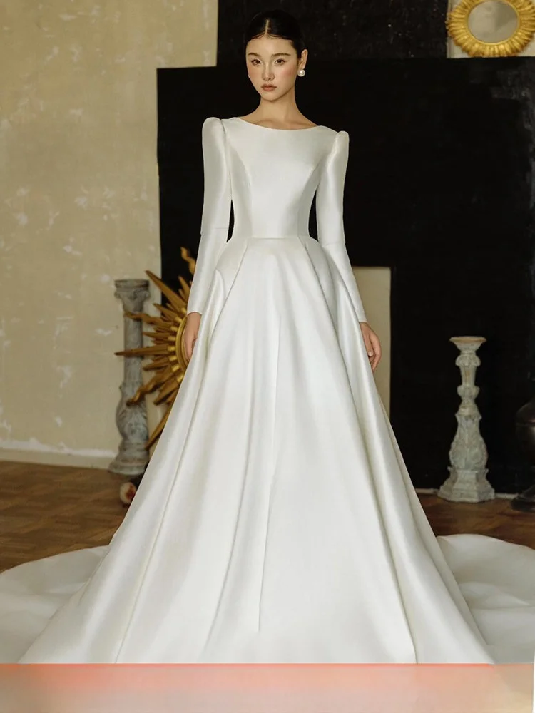Ele Long Sve Wedding Dr Hepburn Sle and Entrance Bride Large Train Door out Dr White Welcoming Ceremony Gown
Ele Long Sve Wedding Dr Hepburn Sle and Entrance Bride Large Train Door out Dr White Welcoming Ceremony Gown