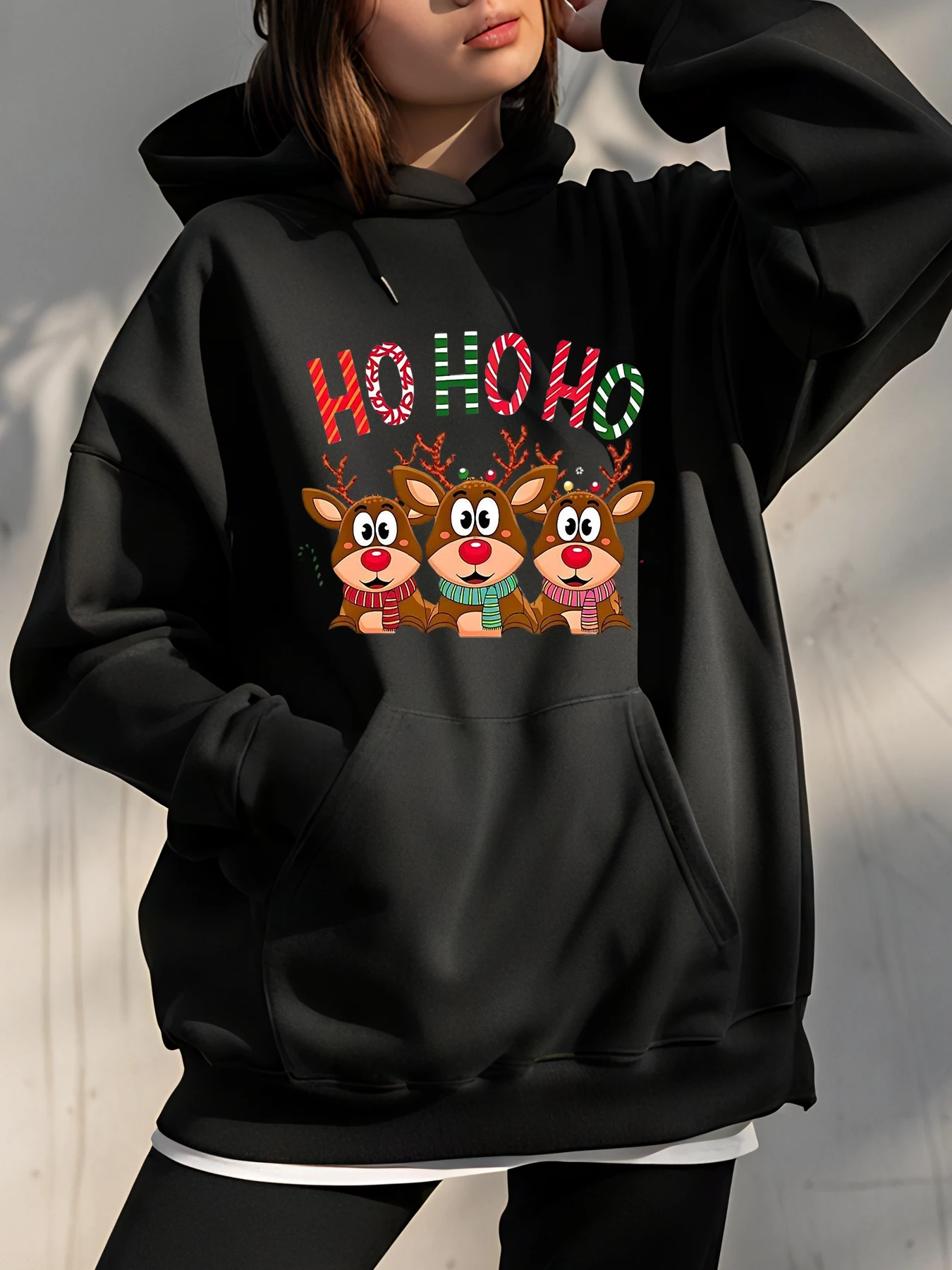 Рождественская толстовка с принтом оленей Ho Ho Ho с праздничными деталями для праздника и удобной одежды
Рождественская толстовка с принтом оленей Ho Ho Ho с праздничными деталями для праздника и удобной одежды