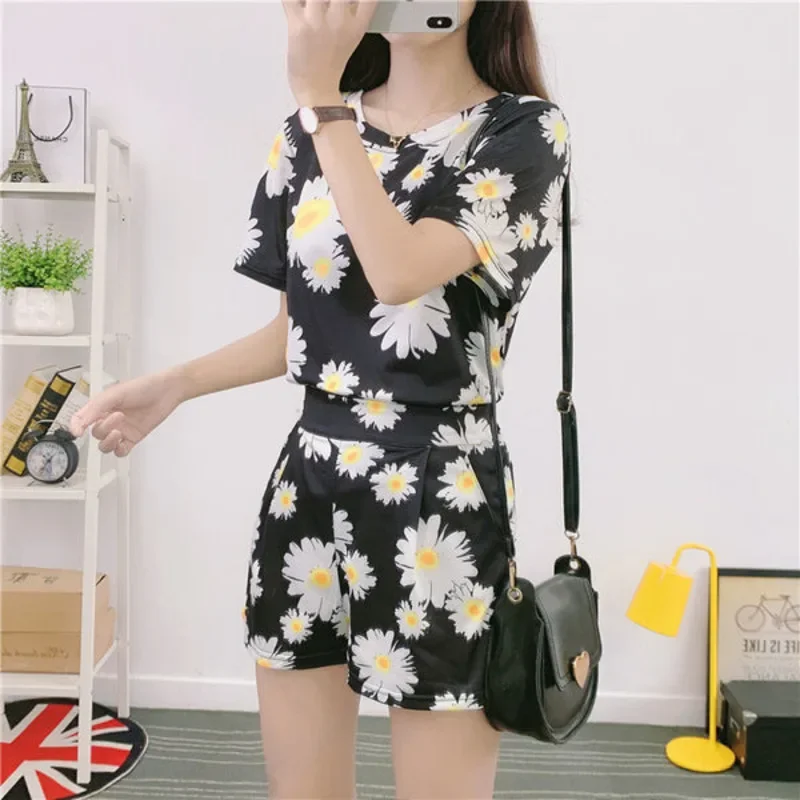 Casual Home Suit Clothing 2025 Summer New Loose Crop Top Elastic Waist Shorts Fashion Korean 2 Two Piece Set Plus Size For Women
Casual Home Suit Clothing 2025 Summer New Loose Crop Top Elastic Waist Shorts Fashion Korean 2 Two Piece Set Plus Size For Women