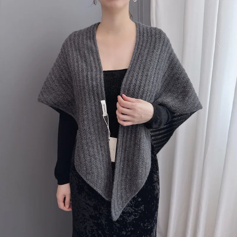 %wool hollow patterned large scarf women, warm, fashionable, elegant, shawl, scarf, light luxury, high-end
%wool hollow patterned large scarf women, warm, fashionable, elegant, shawl, scarf, light luxury, high-end
