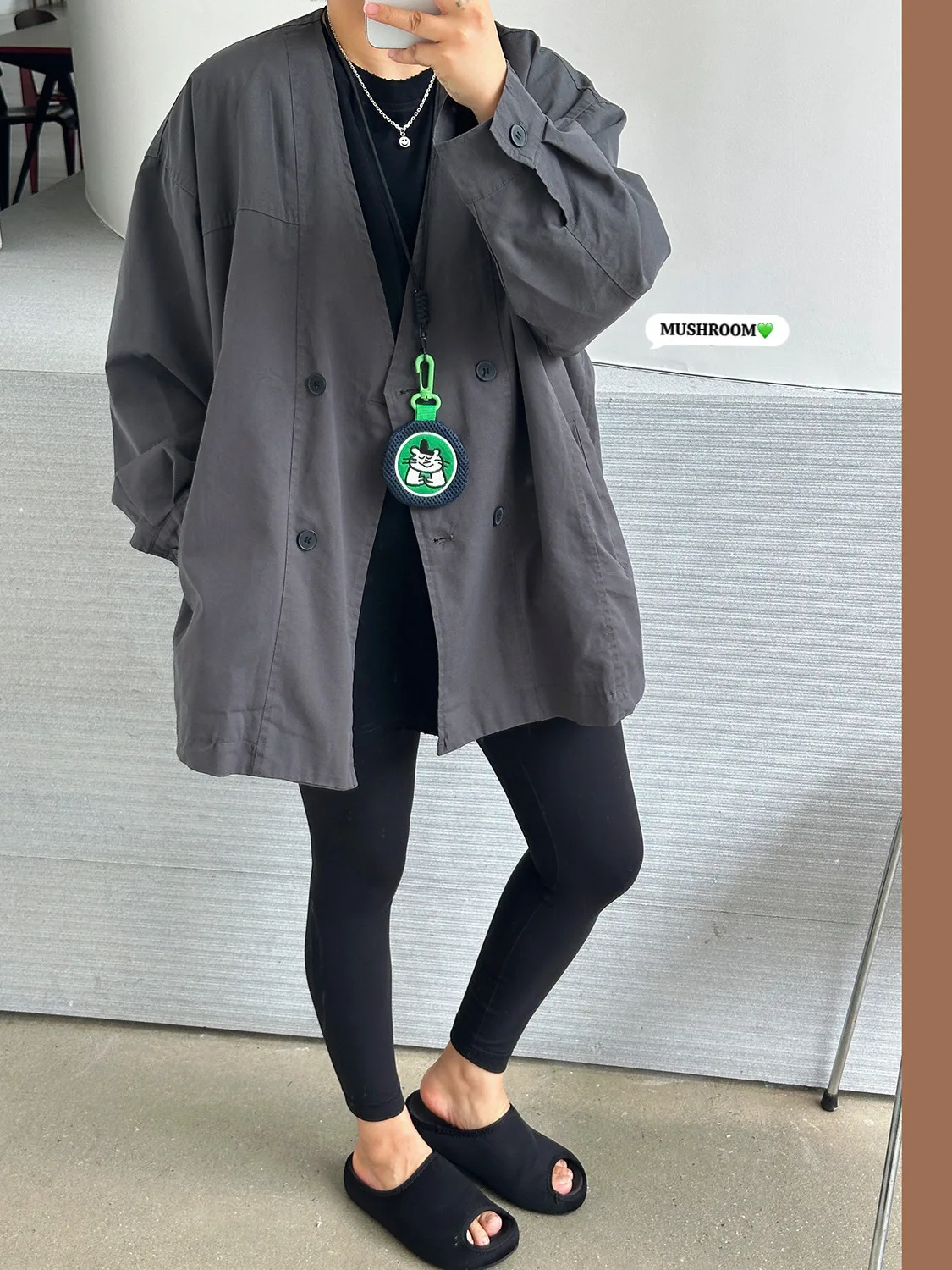Mushroom Head Miss 2026 New Retro Versatile Casual Fashion Color Large V-neck Double Button Coat Women's Short Outerwear
Mushroom Head Miss 2026 New Retro Versatile Casual Fashion Color Large V-neck Double Button Coat Women's Short Outerwear