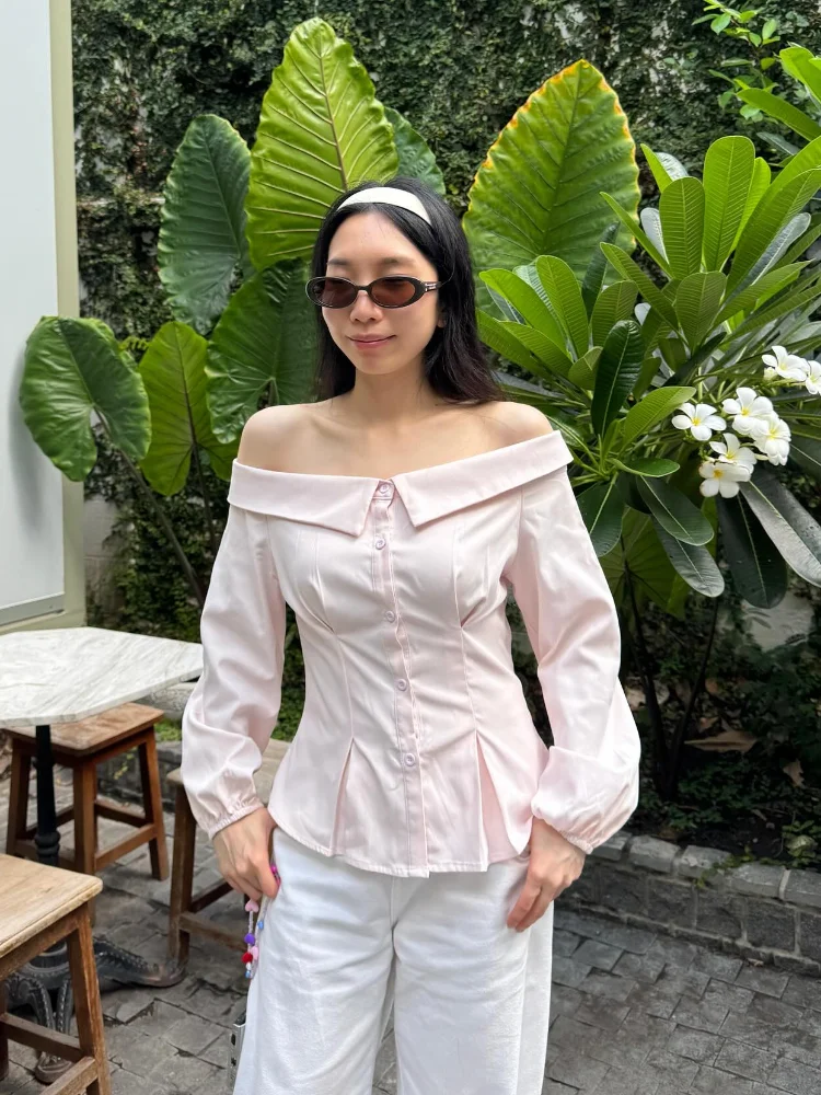 Women's Solid Color Off Shoulder Blouse Versatile Chic Fashion Fitted Off The Shoulder Button Up Tops 2026 Lady office Wear
Women's Solid Color Off Shoulder Blouse Versatile Chic Fashion Fitted Off The Shoulder Button Up Tops 2026 Lady office Wear