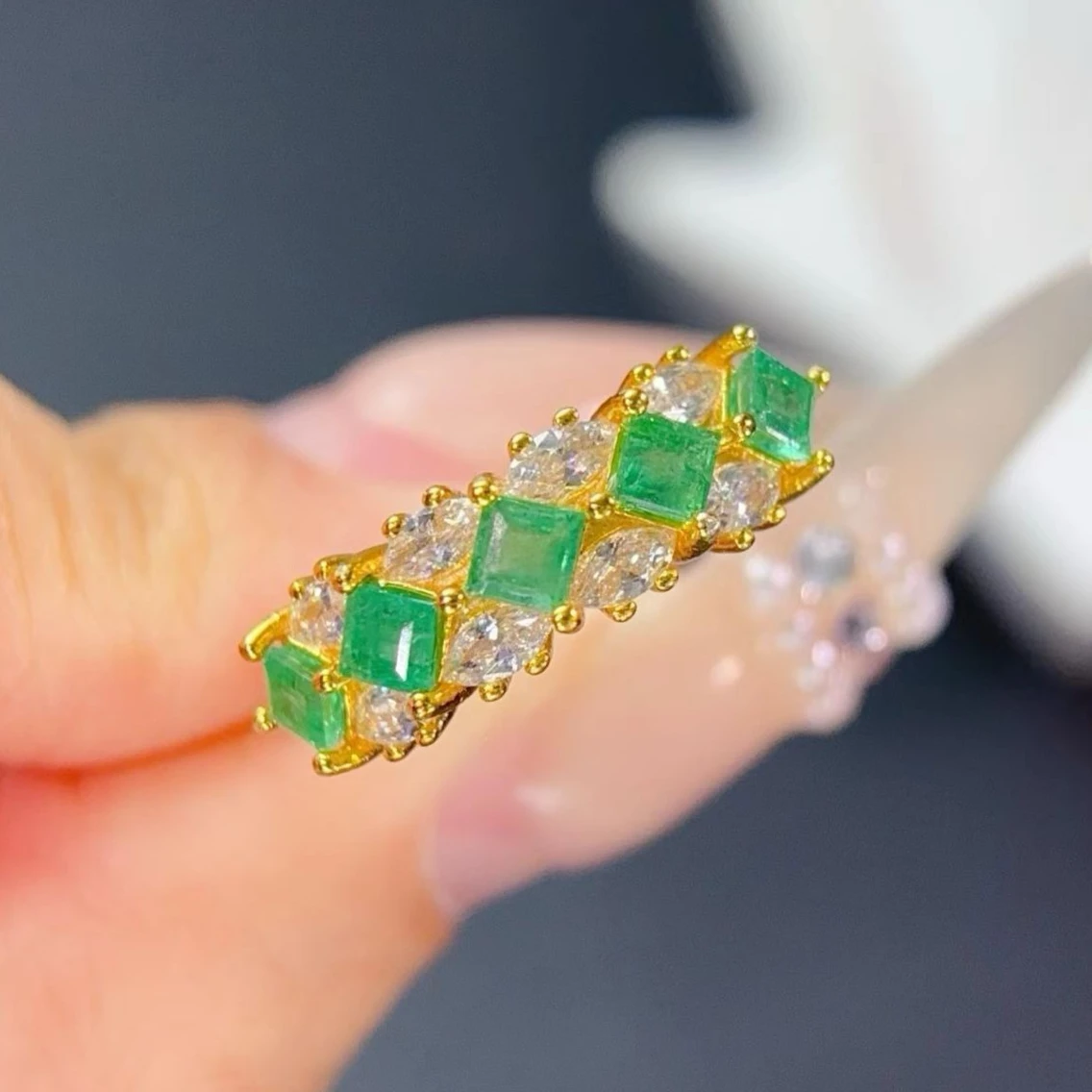 925 Sterling Silver Natural Emerald Ring with Certificate 3mm Square Emerald Jewelry Alternating CZ Band Women Fashion Ring
925 Sterling Silver Natural Emerald Ring with Certificate 3mm Square Emerald Jewelry Alternating CZ Band Women Fashion Ring