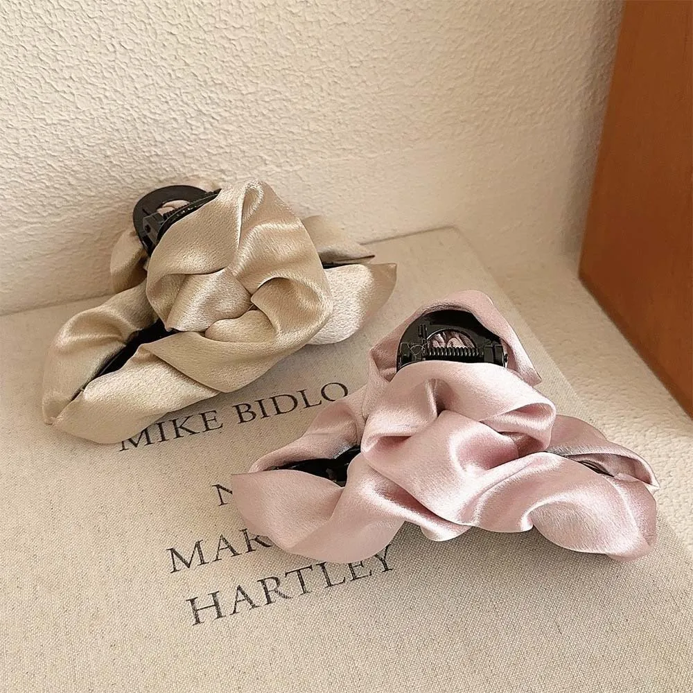 Bright Soft Satin Knotted Hair Claws Shark Clip Daily Use Classic Italy High Quality Solid Color Silk Hair Accessory Hair Clamp
Bright Soft Satin Knotted Hair Claws Shark Clip Daily Use Classic Italy High Quality Solid Color Silk Hair Accessory Hair Clamp