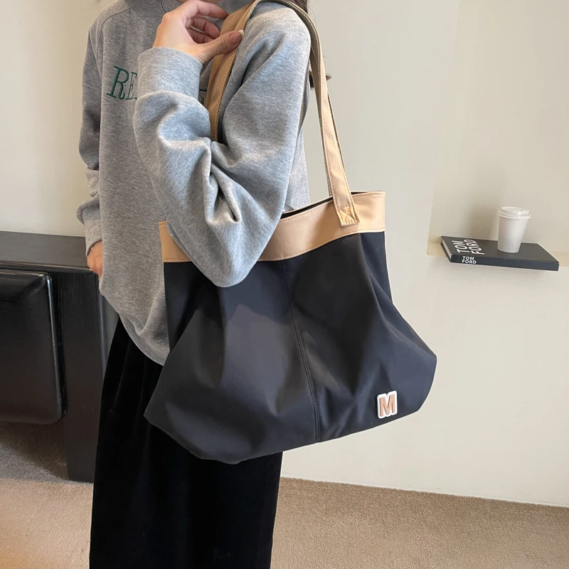Fashion Large Capacity Simple New Solid Color Nylon Cloth Women's Single Shoulder Tote Bag Outdoor Leisure Versatile Storage Bag
Fashion Large Capacity Simple New Solid Color Nylon Cloth Women's Single Shoulder Tote Bag Outdoor Leisure Versatile Storage Bag