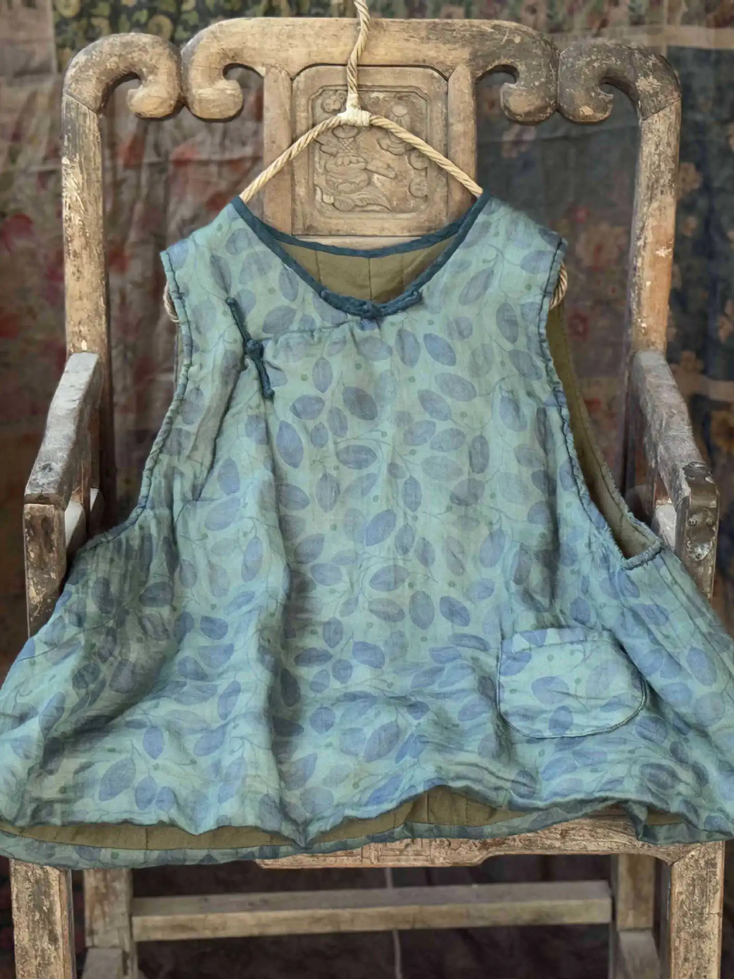 Женский жилет свободного кроя в китайском ретро-стиле с цифровой печатью, из льна и хлопка, на пуговицах, верхняя одежда
Женский жилет свободного кроя в китайском ретро-стиле с цифровой печатью, из льна и хлопка, на пуговицах, верхняя одежда