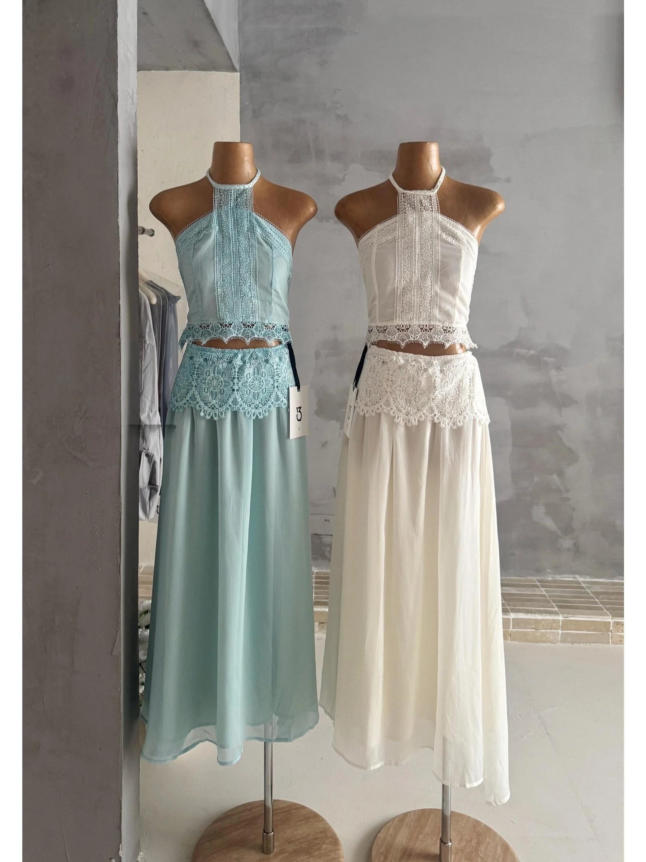 Summer Vacation Halter Neck Chiffon Set Women's High Waist Ruffle Skirt Two-Piece Suit Floral Lace Trim Top Bottom Ensemble
Summer Vacation Halter Neck Chiffon Set Women's High Waist Ruffle Skirt Two-Piece Suit Floral Lace Trim Top Bottom Ensemble