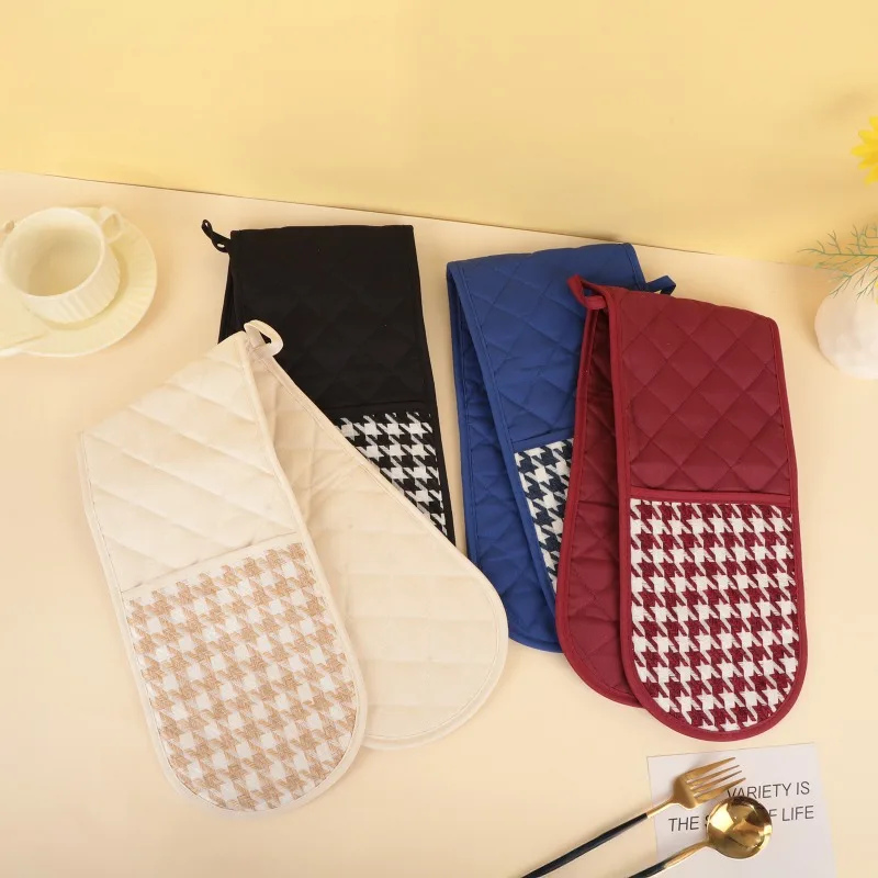 One-Piece Houndstooth Striped Oven Mitts Heat-Resistant Gloves for Home Kitchen Oven Use Microwave Oven Heat-Resistant Pads
One-Piece Houndstooth Striped Oven Mitts Heat-Resistant Gloves for Home Kitchen Oven Use Microwave Oven Heat-Resistant Pads