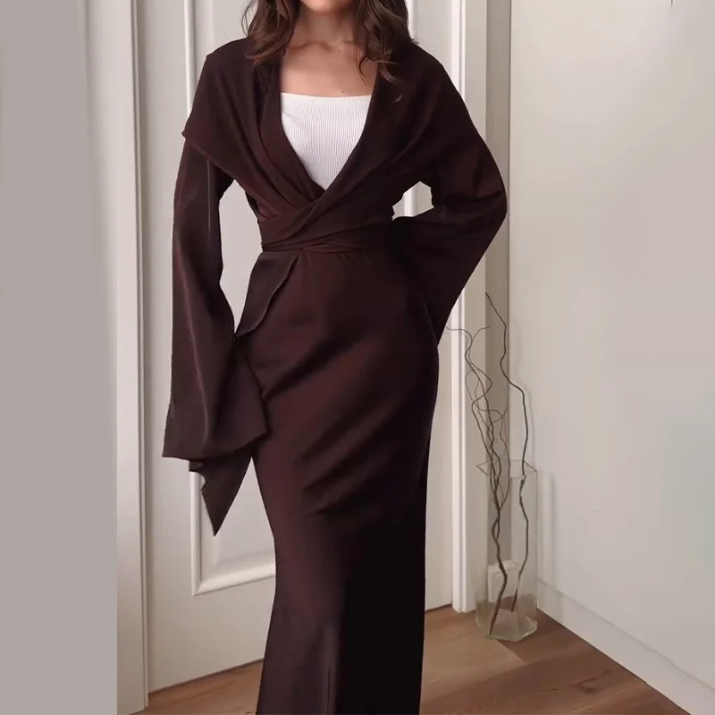 Temperament Dress 2025 Spring Autumn New European American V-neck Long Dress with Trumpet Sleeve Design Long Dress for Women
Temperament Dress 2025 Spring Autumn New European American V-neck Long Dress with Trumpet Sleeve Design Long Dress for Women