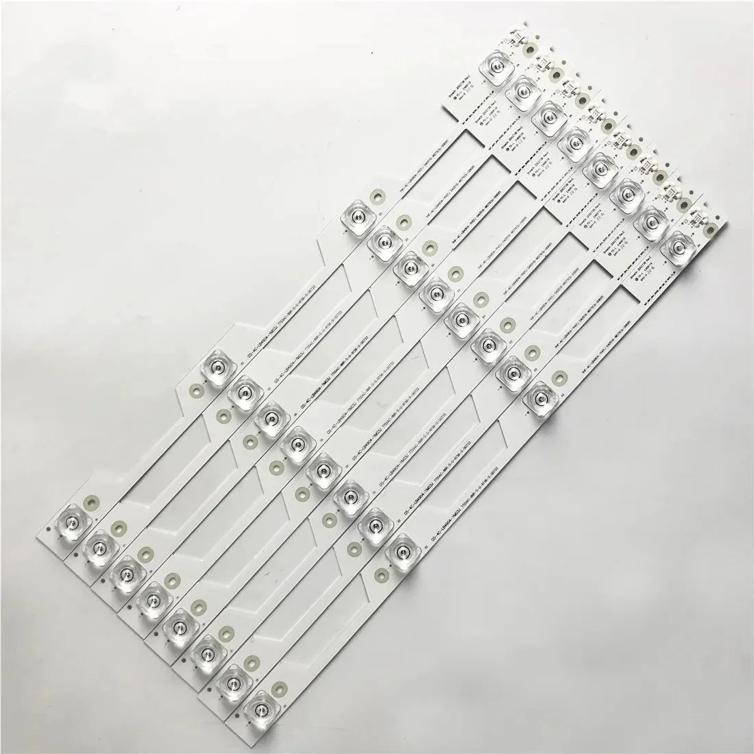LED Backlight strip 4 lamp for 49FP110 ShineOn 2D02272 4C-LB4904-YH01J YH02J YM03J YM04J L49P1-UD L49P1S-F L49P15F D49A730U
LED Backlight strip 4 lamp for 49FP110 ShineOn 2D02272 4C-LB4904-YH01J YH02J YM03J YM04J L49P1-UD L49P1S-F L49P15F D49A730U