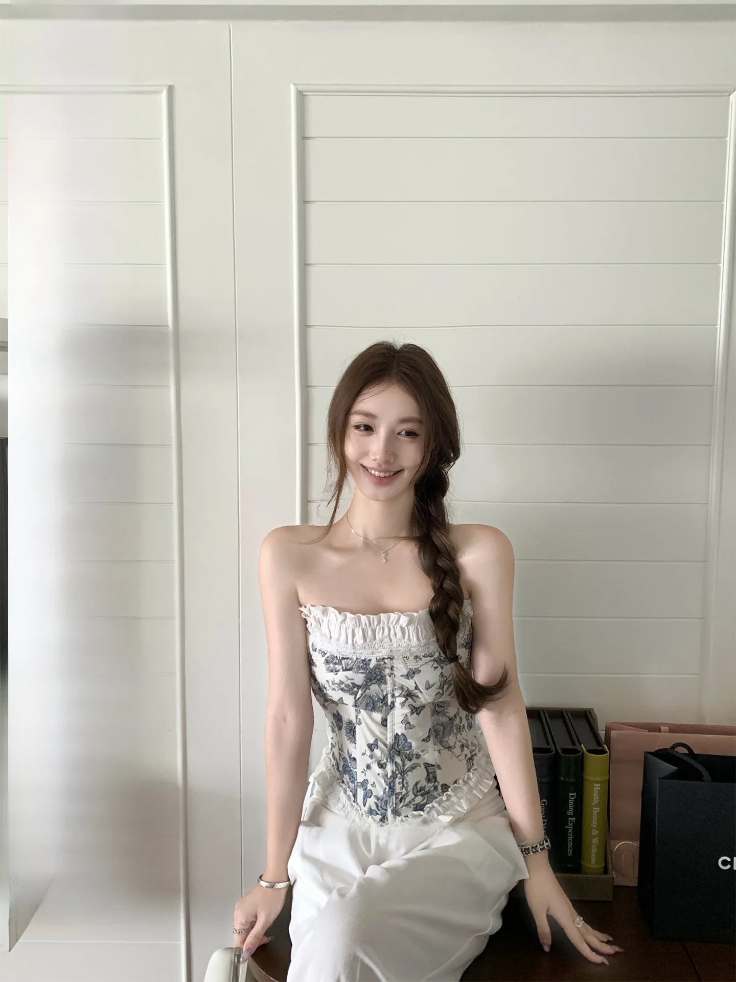 Romantic Iris Romance Strapless Fishbone Waist Cinching Tie Back Bralette Women's Lace Thin Style Versatile Color
Romantic Iris Romance Strapless Fishbone Waist Cinching Tie Back Bralette Women's Lace Thin Style Versatile Color