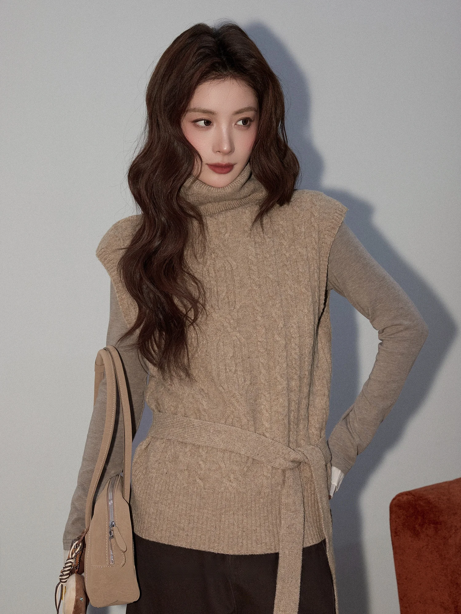 Mii Xiao Ke Vintage High Collar Twist Knitted Vest Women's Autumn Winter Waist Cinching Belted Sleeveless Design Top
Mii Xiao Ke Vintage High Collar Twist Knitted Vest Women's Autumn Winter Waist Cinching Belted Sleeveless Design Top