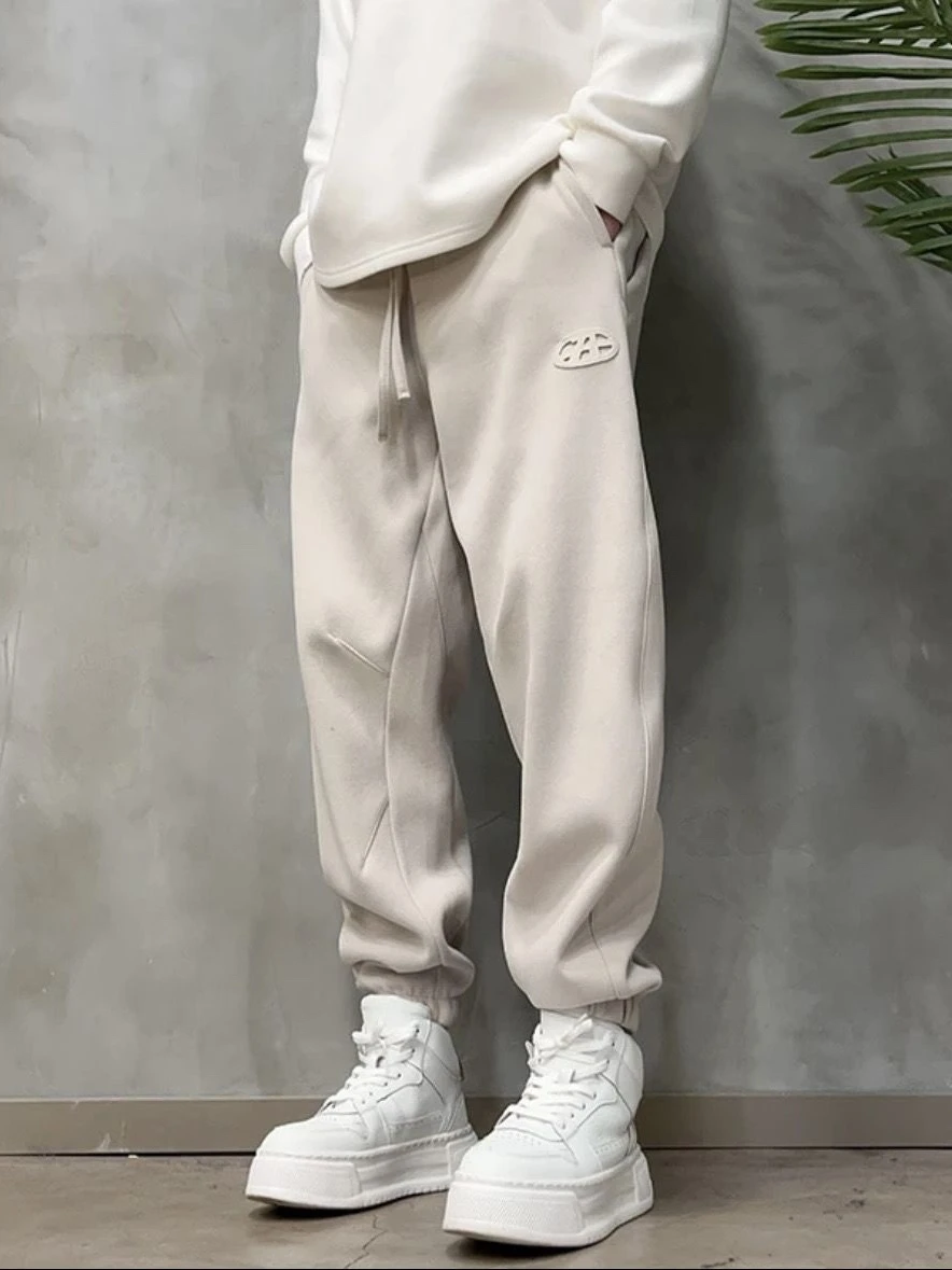 Зимние утепленные мужские повседневные брюки в американском стиле, свободные спортивные длинные штаны, модные цветные джоггеры с манжетами
Зимние утепленные мужские повседневные брюки в американском стиле, свободные спортивные длинные штаны, модные цветные джоггеры с манжетами