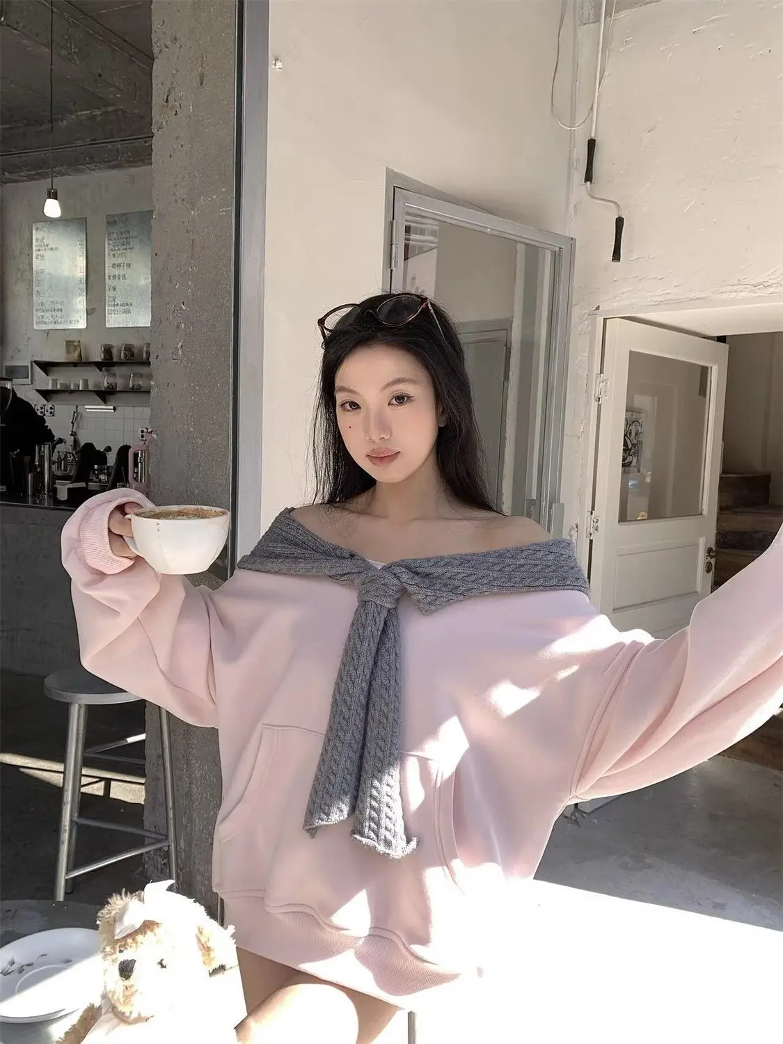 Sweet and Gentle Wind Design Sense Contrasting Color Splicing Hooded Pullover Sweater Women's Autumn and Winter Velvet Lazy
Sweet and Gentle Wind Design Sense Contrasting Color Splicing Hooded Pullover Sweater Women's Autumn and Winter Velvet Lazy