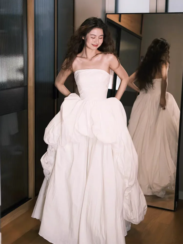 Ele White Satin Morning Robe with Strapl Light Veil for Engagement Wedding Outing Evening Gown for Banquet And Travel ...
Ele White Satin Morning Robe with Strapl Light Veil for Engagement Wedding Outing Evening Gown for Banquet And Travel ...