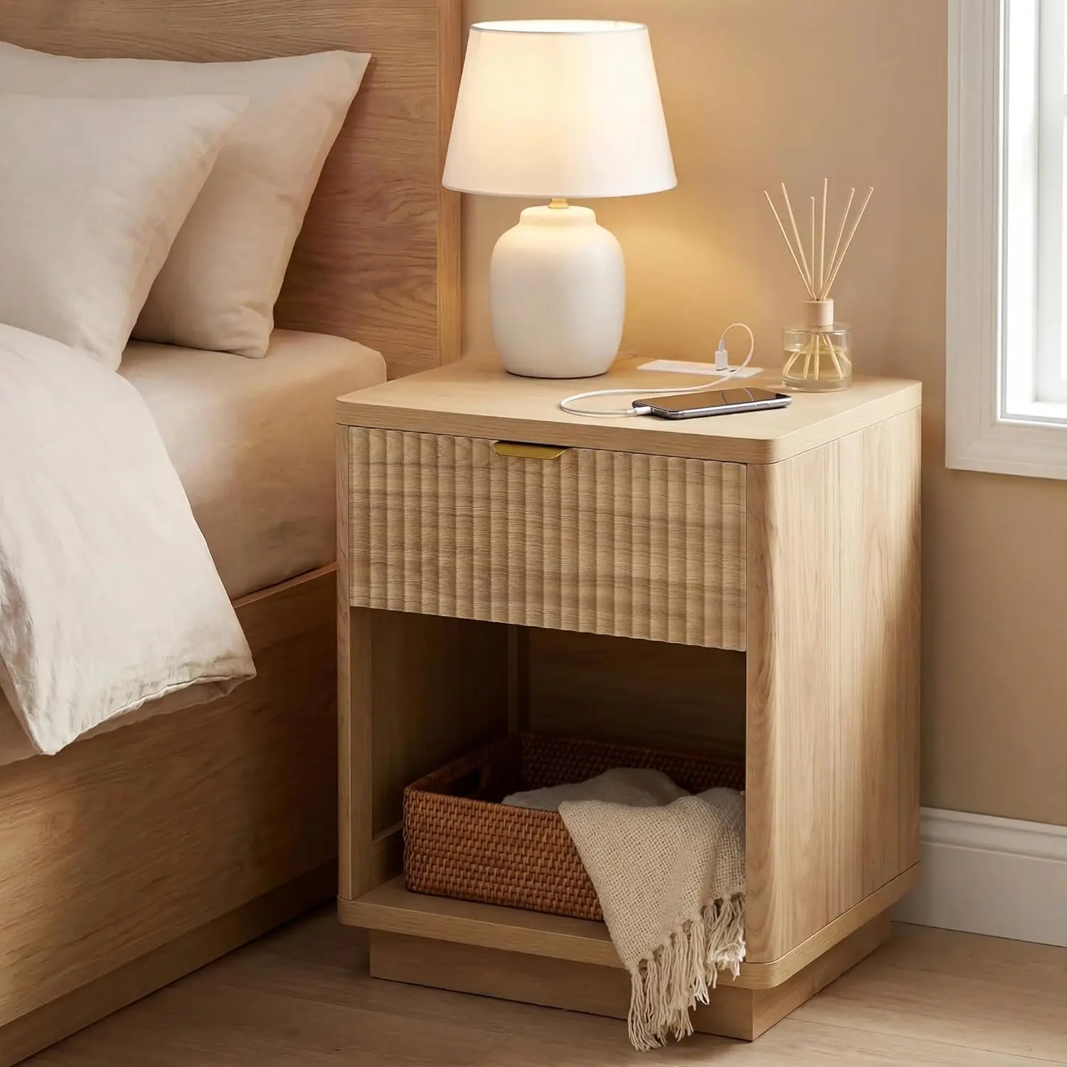 Fluted Nightstand Charging Station,Wood Modern Night Stands Storage Cabinet for Bedroom,Oak Bedside Table with Drawers
Fluted Nightstand Charging Station,Wood Modern Night Stands Storage Cabinet for Bedroom,Oak Bedside Table with Drawers