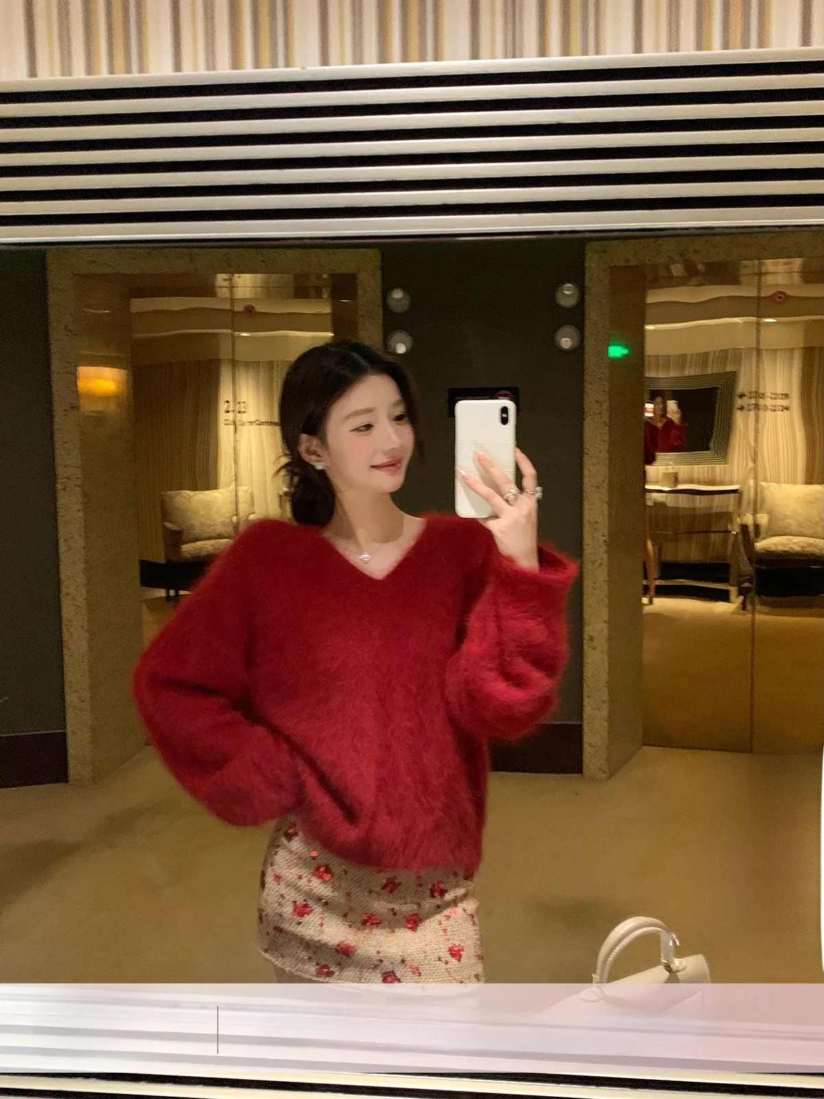 YOLI Zhang Yuli Hot Rose Red V-Ne Sweater Women's Winter Lazy Sle Loose Versatile Overhead irt Commute Sle Pure Onlin...
YOLI Zhang Yuli Hot Rose Red V-Ne Sweater Women's Winter Lazy Sle Loose Versatile Overhead irt Commute Sle Pure Onlin...