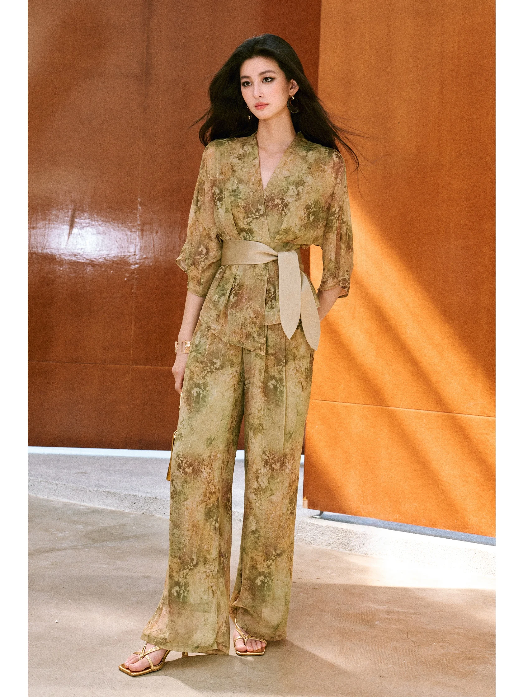 Gold Thread Gauze Robe Style Cross Belted Dyeing Watermark Top Straight Leg Pants Set Elegant Summer Fashion Women'...
Gold Thread Gauze Robe Style Cross Belted Dyeing Watermark Top Straight Leg Pants Set Elegant Summer Fashion Women'...