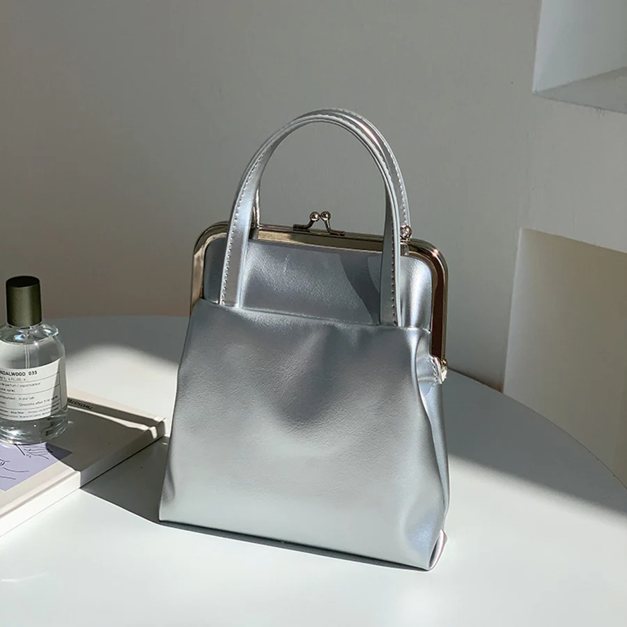 Vintage Shell Clip Hand Bag For Women Commuter Pu Leather Shoulder Bag Fashion Chains Wallet Shopping Crossbody Bag Clutch Totes
Vintage Shell Clip Hand Bag For Women Commuter Pu Leather Shoulder Bag Fashion Chains Wallet Shopping Crossbody Bag Clutch Totes