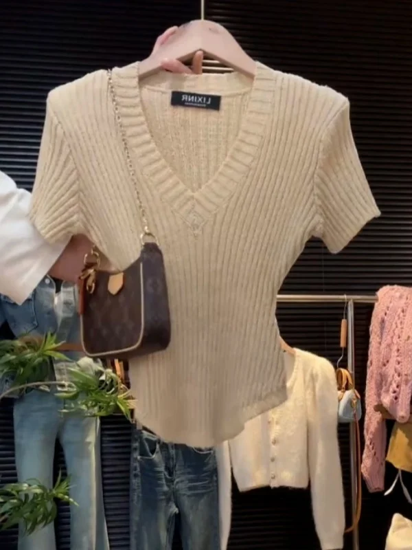 Korean Style V-Neck Knitted Short Sleeve T-Shirt Women's Summer Slimming Versatile Waist-Cinching Top Breathable Comfortable
Korean Style V-Neck Knitted Short Sleeve T-Shirt Women's Summer Slimming Versatile Waist-Cinching Top Breathable Comfortable