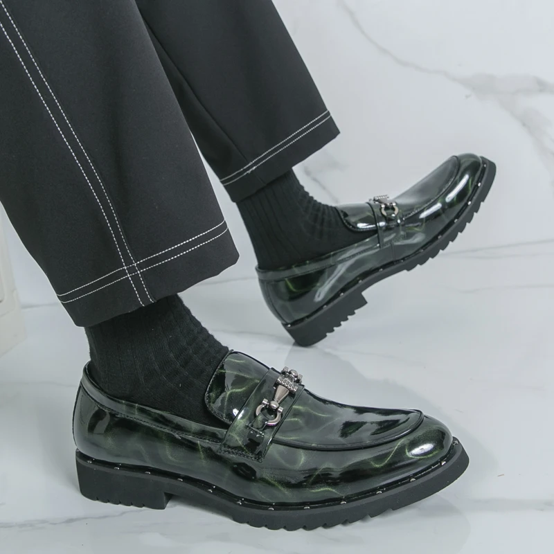Мужские зеленые, коричневые модные лаковые кожаные туфли с заклепками, модные кожаные туфли с острым носком для парикмахера, деловые нескользящие туфли для вождения
Мужские зеленые, коричневые модные лаковые кожаные туфли с заклепками, модные кожаные туфли с острым носком для парикмахера, деловые нескользящие туфли для вождения