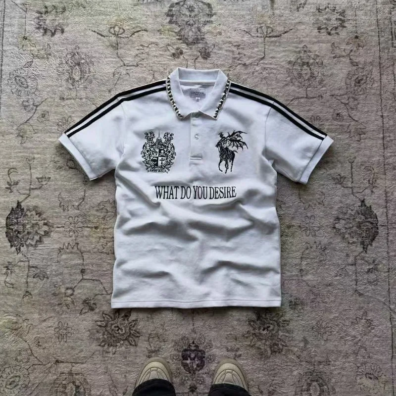 Мужская полосатая футболка с короткими рукавами и геометрической буквой и вышивкой для американского скейтбординга, повседневный топ с лацканами
Мужская полосатая футболка с короткими рукавами и геометрической буквой и вышивкой для американского скейтбординга, повседневный топ с лацканами