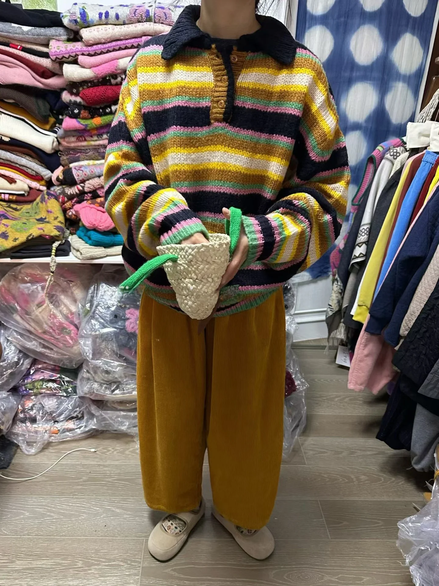 Осенне-зимний вязаный свитер с воротником для женщин больших размеров, в полоску, облегающий, модный, удобный, теплый, женская одежда
Осенне-зимний вязаный свитер с воротником для женщин больших размеров, в полоску, облегающий, модный, удобный, теплый, женская одежда