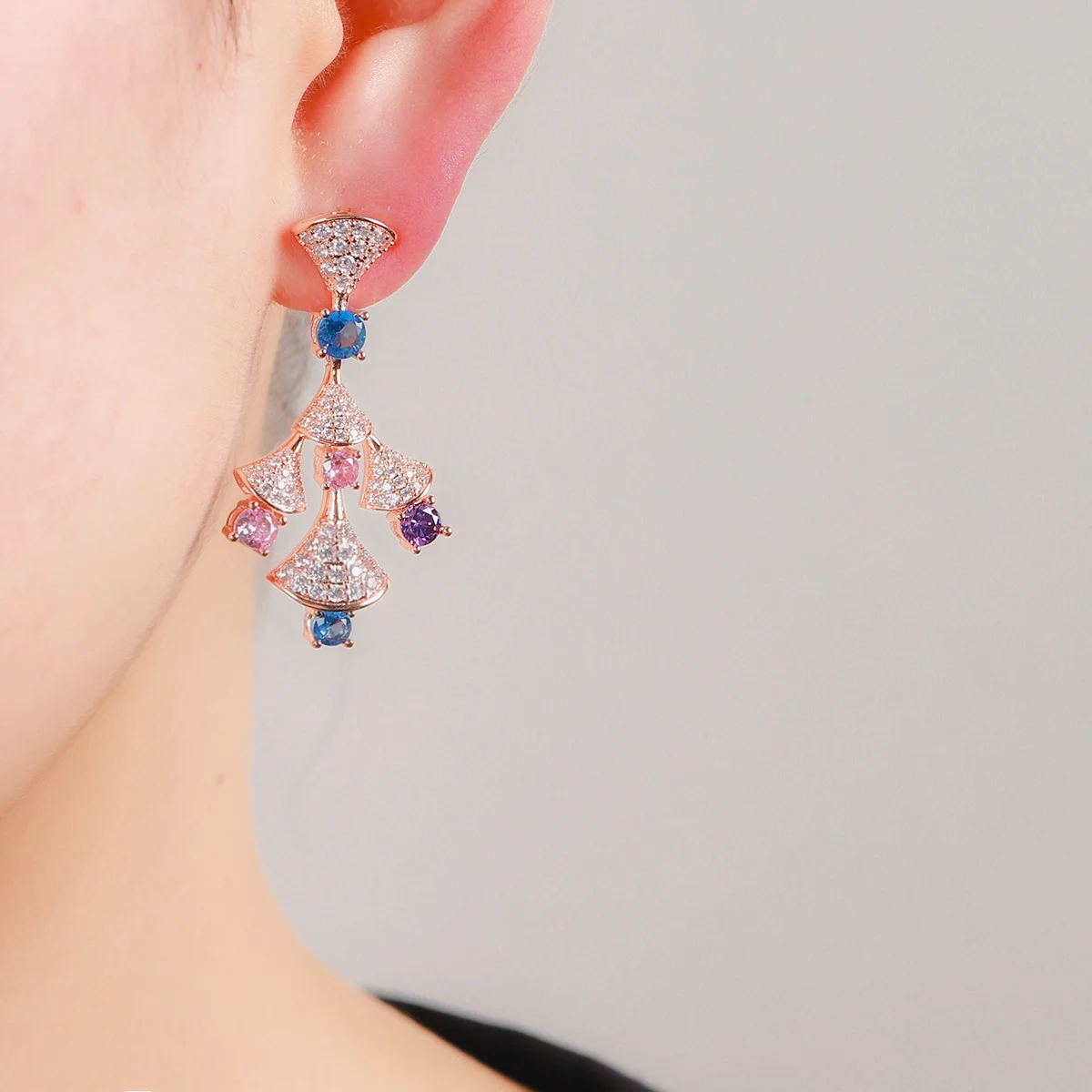 Gold/Rose Gold Tone Multicolor Gemstone Bell Drop Earrings with Sparkling Rhinestone Accents for Women Party Jewelry
Gold/Rose Gold Tone Multicolor Gemstone Bell Drop Earrings with Sparkling Rhinestone Accents for Women Party Jewelry